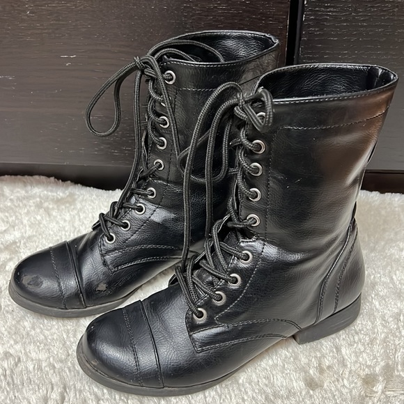 Women’s boots - Picture 6 of 9